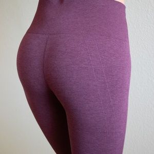 Maroon Lululemon ruched Capri size sm EUC